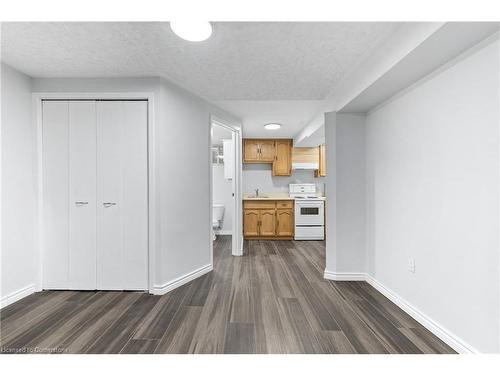 104 Shadeland Crescent, Kitchener, ON - Indoor Photo Showing Kitchen