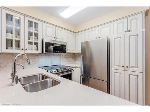 552 Wissler Road, Waterloo, ON - Indoor Photo Showing Kitchen With Double Sink