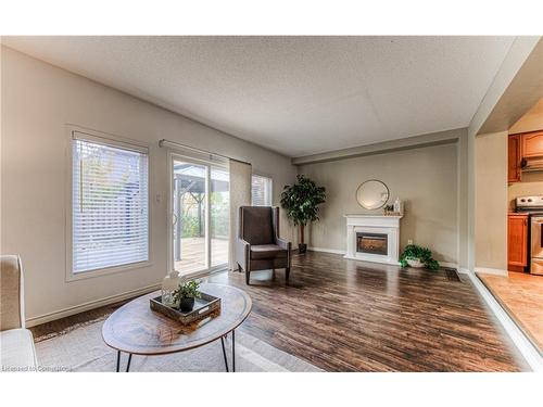 35 Frankfurt Street, Kitchener, ON - Indoor Photo Showing Living Room