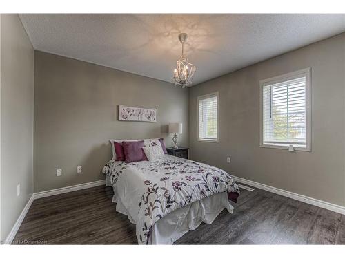 35 Frankfurt Street, Kitchener, ON - Indoor Photo Showing Bedroom