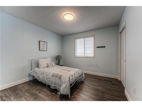 35 Frankfurt Street, Kitchener, ON - Indoor Photo Showing Bedroom