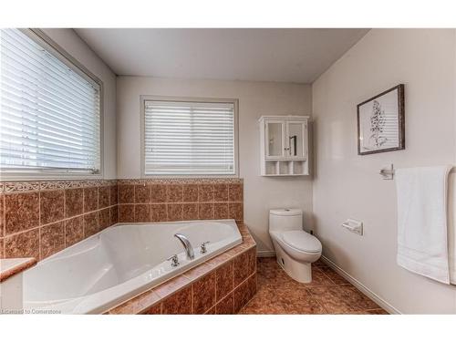 35 Frankfurt Street, Kitchener, ON - Indoor Photo Showing Bathroom