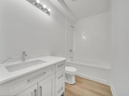 299 Ottawa Street N, Kitchener, ON - Indoor Photo Showing Bathroom