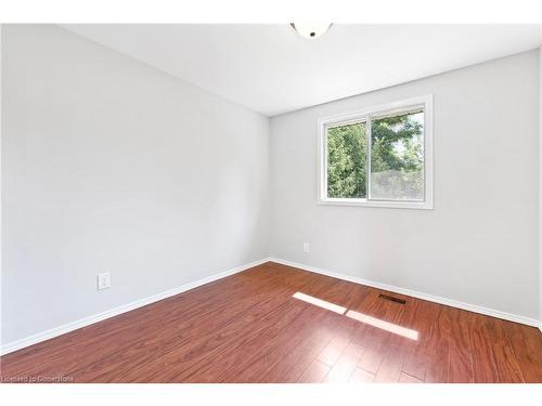 104 Shadeland Crescent, Kitchener, ON - Indoor Photo Showing Other Room