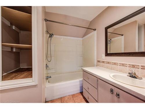 285 Courtland Avenue E, Kitchener, ON - Indoor Photo Showing Bathroom