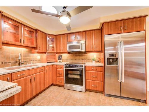 1-414 Craigleith Drive, Waterloo, ON - Indoor Photo Showing Kitchen