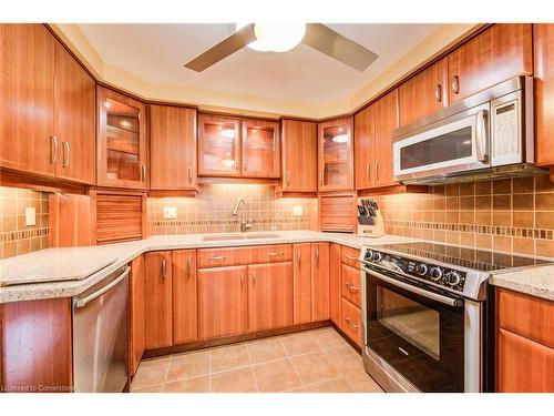 1-414 Craigleith Drive, Waterloo, ON - Indoor Photo Showing Kitchen