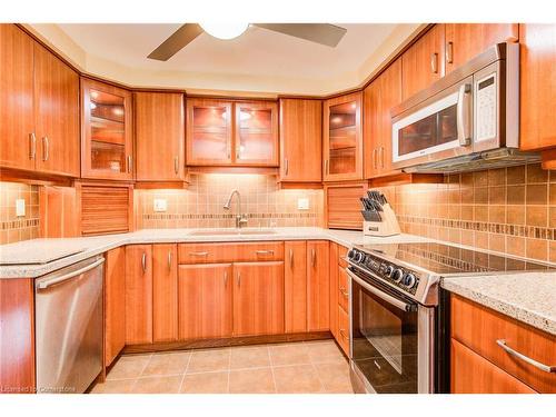 1-414 Craigleith Drive, Waterloo, ON - Indoor Photo Showing Kitchen