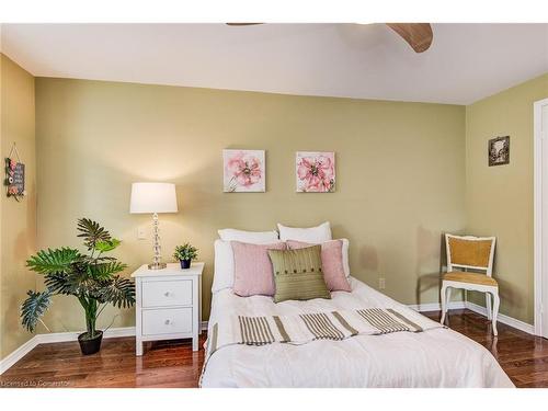 1-414 Craigleith Drive, Waterloo, ON - Indoor Photo Showing Bedroom