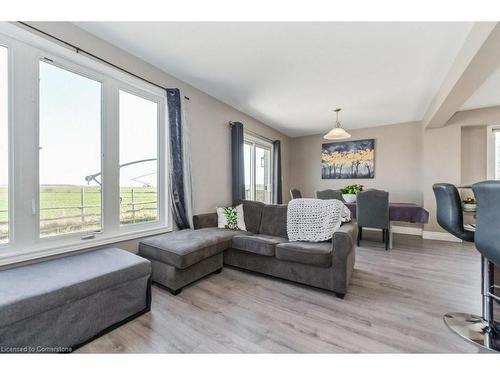 146 Maple Street, Drayton, ON - Indoor Photo Showing Living Room