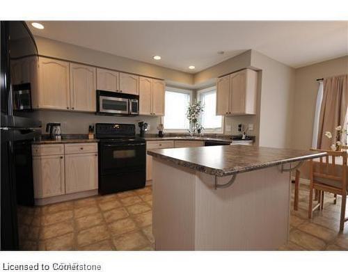 857 Brandenburg Boulevard, Waterloo, ON - Indoor Photo Showing Kitchen