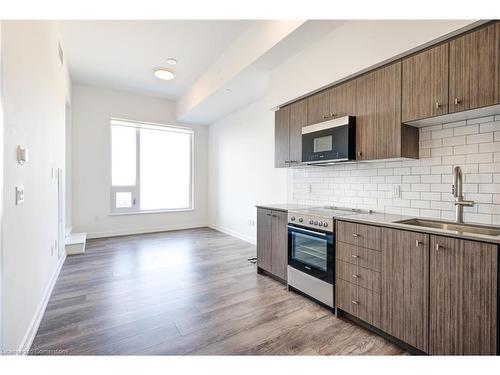 303-15 Wellington Street S, Kitchener, ON - Indoor Photo Showing Kitchen