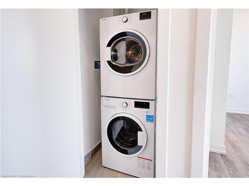 303-15 Wellington Street S, Kitchener, ON - Indoor Photo Showing Laundry Room