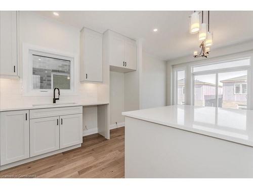 552 Balsam Poplar Street, Waterloo, ON - Indoor Photo Showing Kitchen