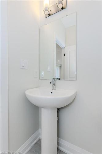 552 Balsam Poplar Street, Waterloo, ON - Indoor Photo Showing Bathroom