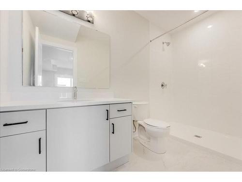 552 Balsam Poplar Street, Waterloo, ON - Indoor Photo Showing Bathroom