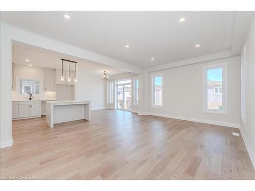 552 Balsam Poplar Street, Waterloo, ON - Indoor Photo Showing Kitchen