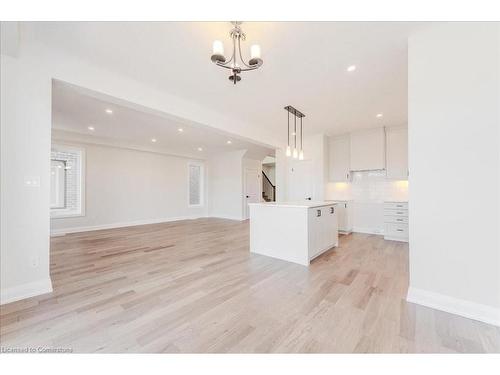 552 Balsam Poplar Street, Waterloo, ON - Indoor Photo Showing Kitchen