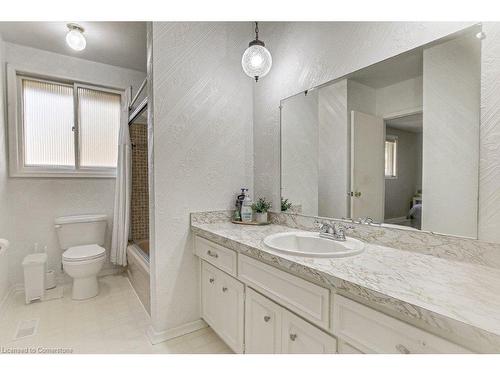 37 Summit Avenue, Kitchener, ON - Indoor Photo Showing Bathroom