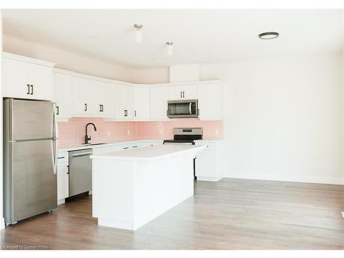 21-575 Albert Avenue N, Listowel, ON - Indoor Photo Showing Kitchen