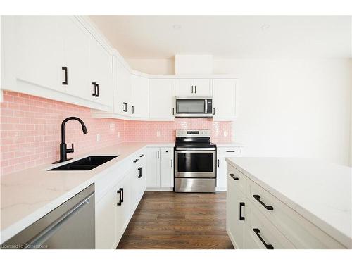 21-575 Albert Avenue N, Listowel, ON - Indoor Photo Showing Kitchen With Double Sink With Upgraded Kitchen