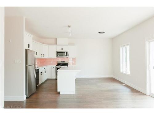 21-575 Albert Avenue N, Listowel, ON - Indoor Photo Showing Kitchen