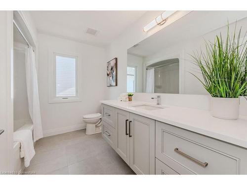 88 South Parkwood Boulevard, Elmira, ON - Indoor Photo Showing Bathroom