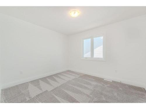 88 South Parkwood Boulevard, Elmira, ON - Indoor Photo Showing Other Room