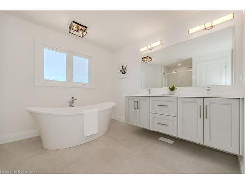 88 South Parkwood Boulevard, Elmira, ON - Indoor Photo Showing Bathroom