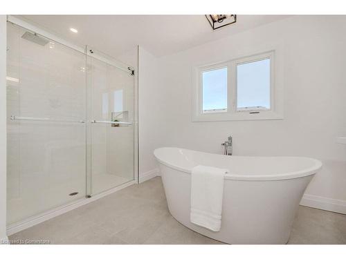 88 South Parkwood Boulevard, Elmira, ON - Indoor Photo Showing Bathroom