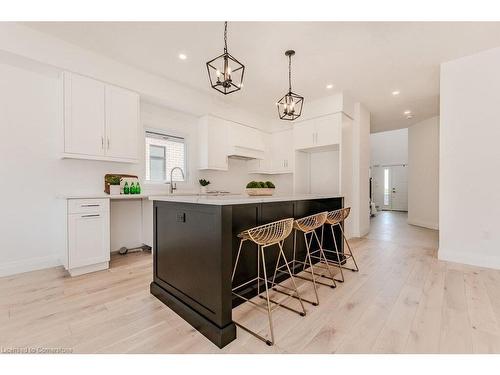 88 South Parkwood Boulevard, Elmira, ON - Indoor Photo Showing Kitchen With Upgraded Kitchen