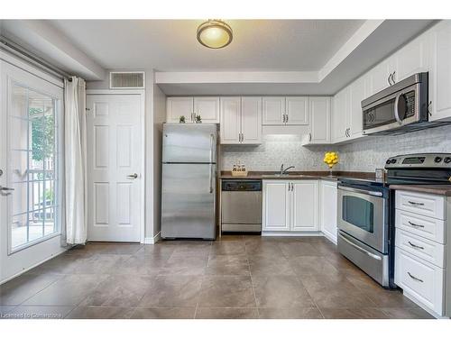 9E-1460 Highland Road W, Kitchener, ON - Indoor Photo Showing Kitchen