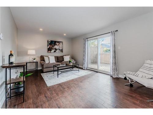 70 Tennyson Street, Woodstock, ON - Indoor Photo Showing Living Room