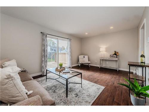 70 Tennyson Street, Woodstock, ON - Indoor Photo Showing Living Room