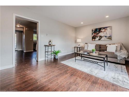 70 Tennyson Street, Woodstock, ON - Indoor Photo Showing Living Room