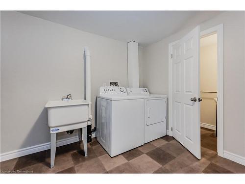 70 Tennyson Street, Woodstock, ON - Indoor Photo Showing Laundry Room