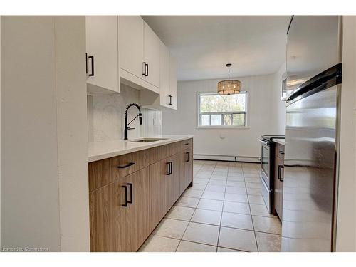 405-283 Fairway Road N, Kitchener, ON - Indoor Photo Showing Kitchen