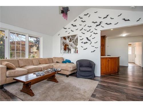 131 Elgin Crescent, Waterloo, ON - Indoor Photo Showing Living Room