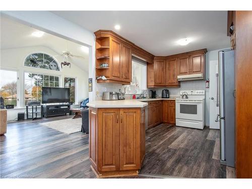 131 Elgin Crescent, Waterloo, ON - Indoor Photo Showing Kitchen