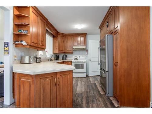 131 Elgin Crescent, Waterloo, ON - Indoor Photo Showing Kitchen