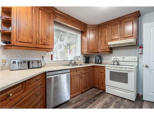 131 Elgin Crescent, Waterloo, ON - Indoor Photo Showing Kitchen With Double Sink