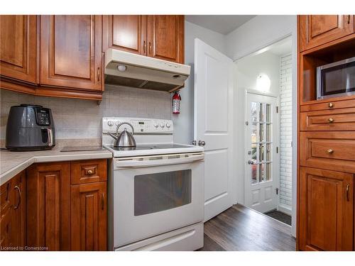 131 Elgin Crescent, Waterloo, ON - Indoor Photo Showing Kitchen