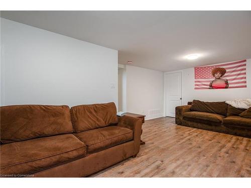 131 Elgin Crescent, Waterloo, ON - Indoor Photo Showing Living Room