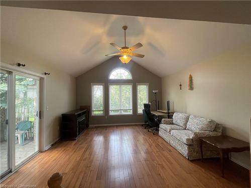 163 Dalecroft Place, Waterloo, ON - Indoor Photo Showing Living Room