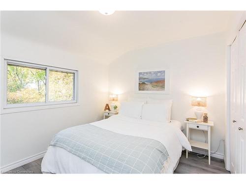 122 Wilfred Avenue, Kitchener, ON - Indoor Photo Showing Bedroom