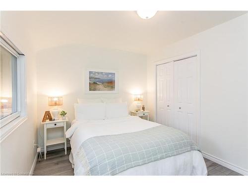 122 Wilfred Avenue, Kitchener, ON - Indoor Photo Showing Bedroom