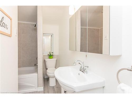 122 Wilfred Avenue, Kitchener, ON - Indoor Photo Showing Bathroom