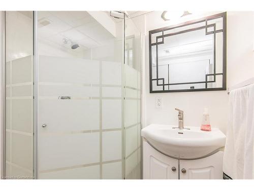 122 Wilfred Avenue, Kitchener, ON - Indoor Photo Showing Bathroom