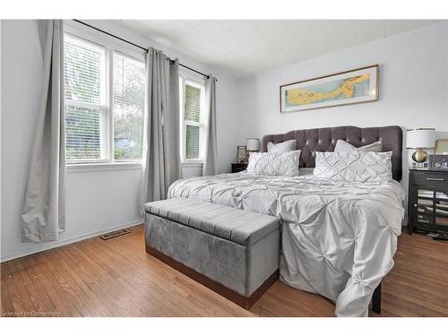 66 Langarth Street W, London, ON - Indoor Photo Showing Bedroom