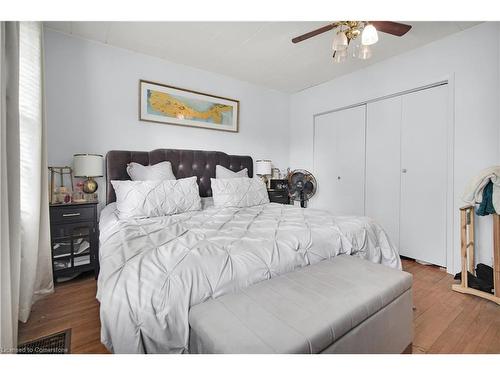 66 Langarth Street W, London, ON - Indoor Photo Showing Bedroom